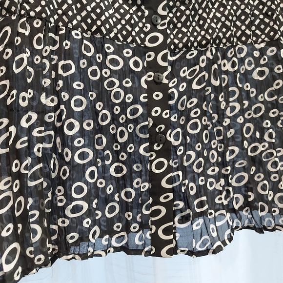 2/$50 💖 Notations, gorgeous blouse, Size L - Picture 3 of 7